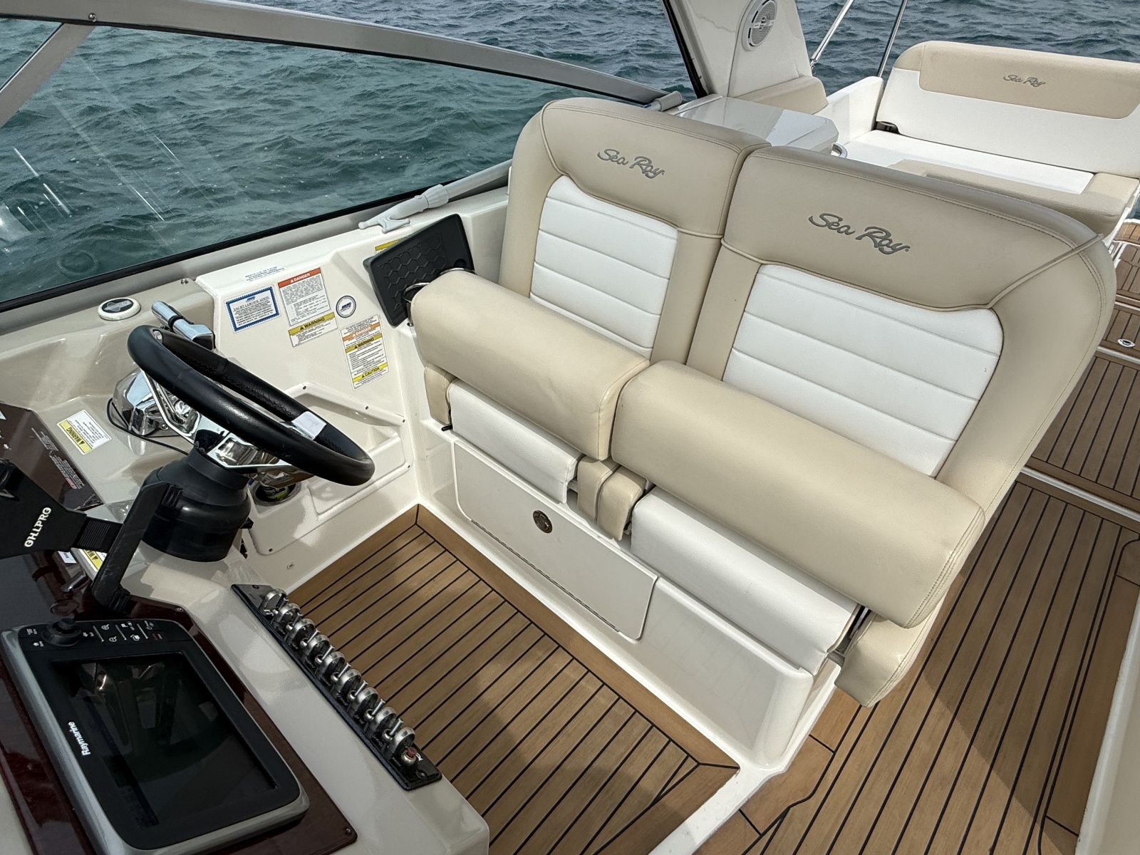 2013 Sea Ray 370 Venture