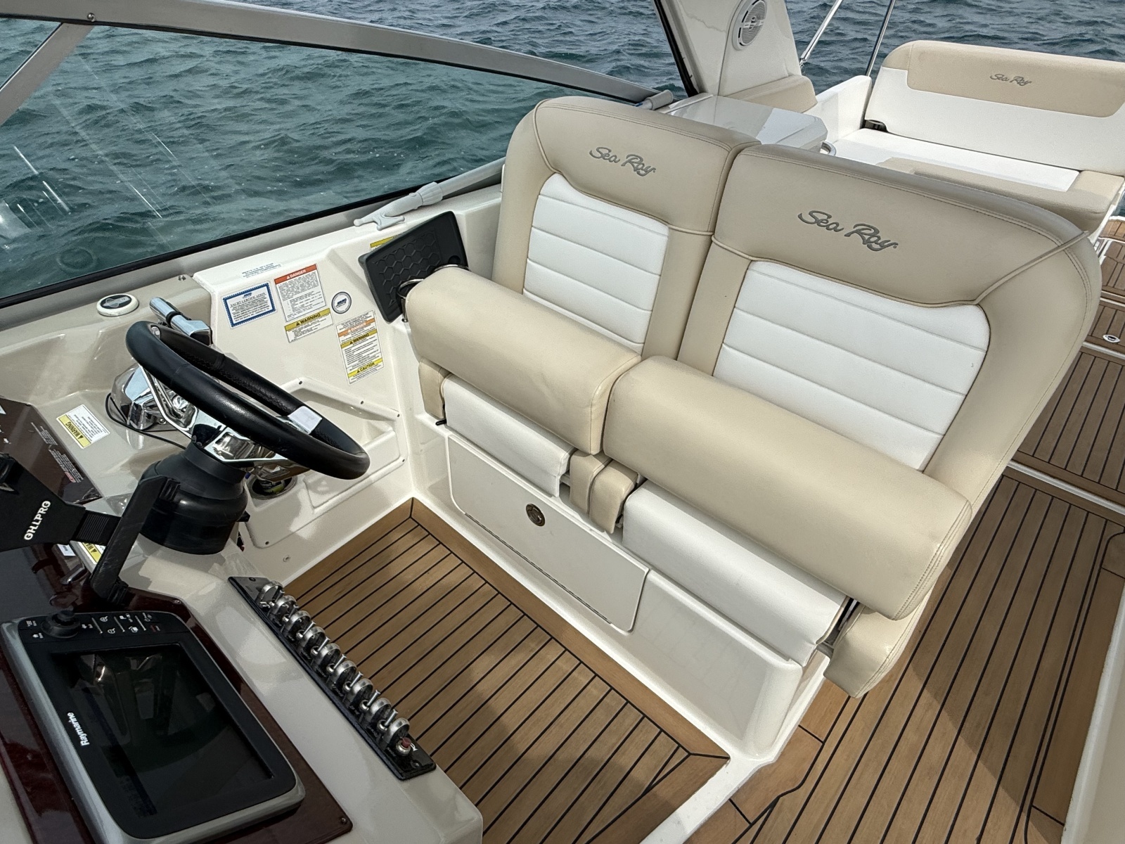 2013 Sea Ray 370 Venture