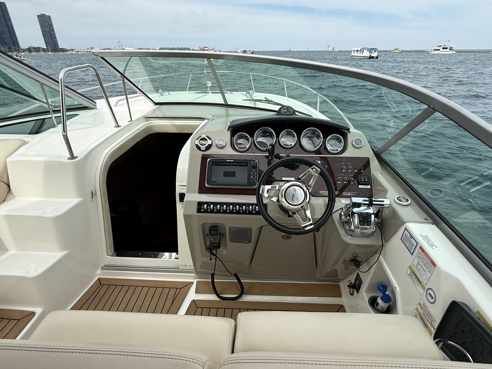 2013 Sea Ray 370 Venture
