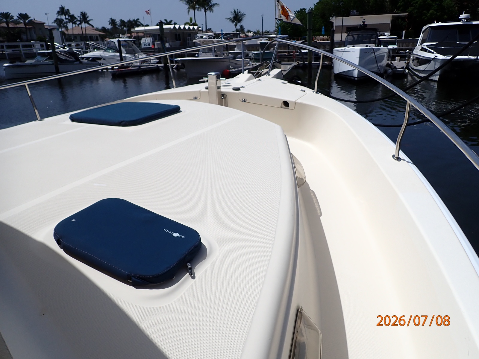40' Mainship foredeck2