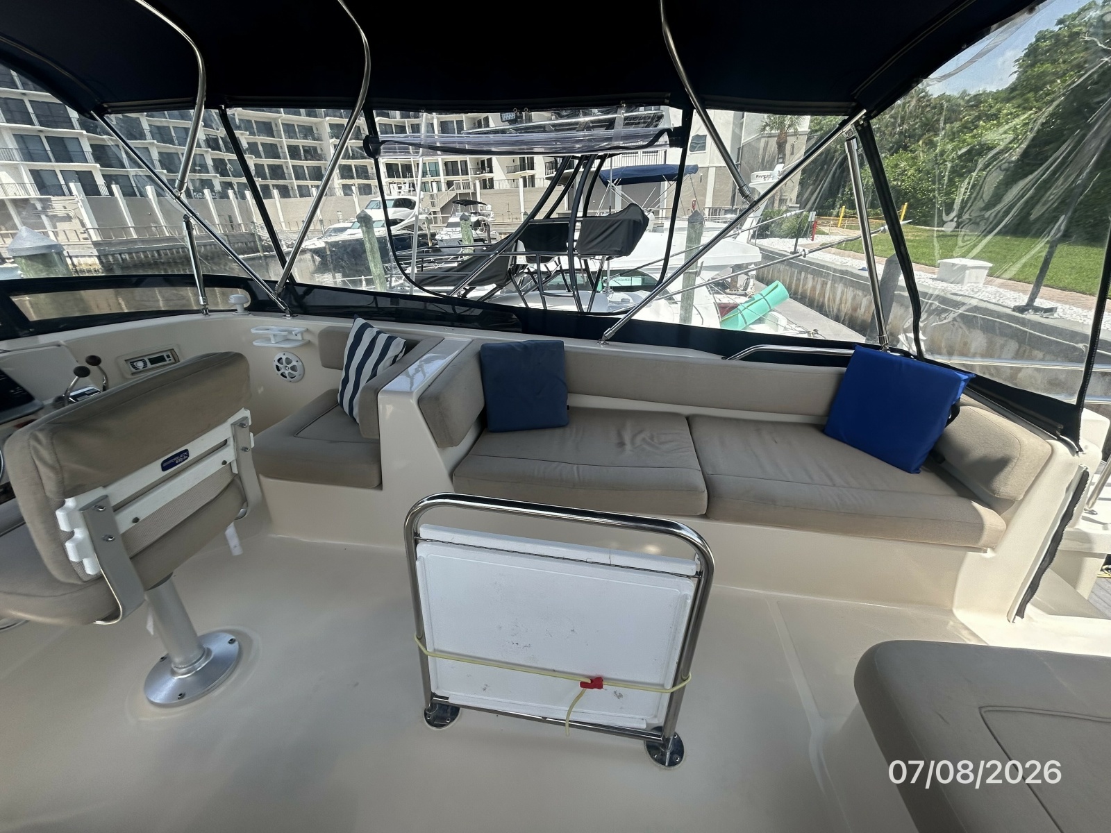 40' Mainship flybridge starboard