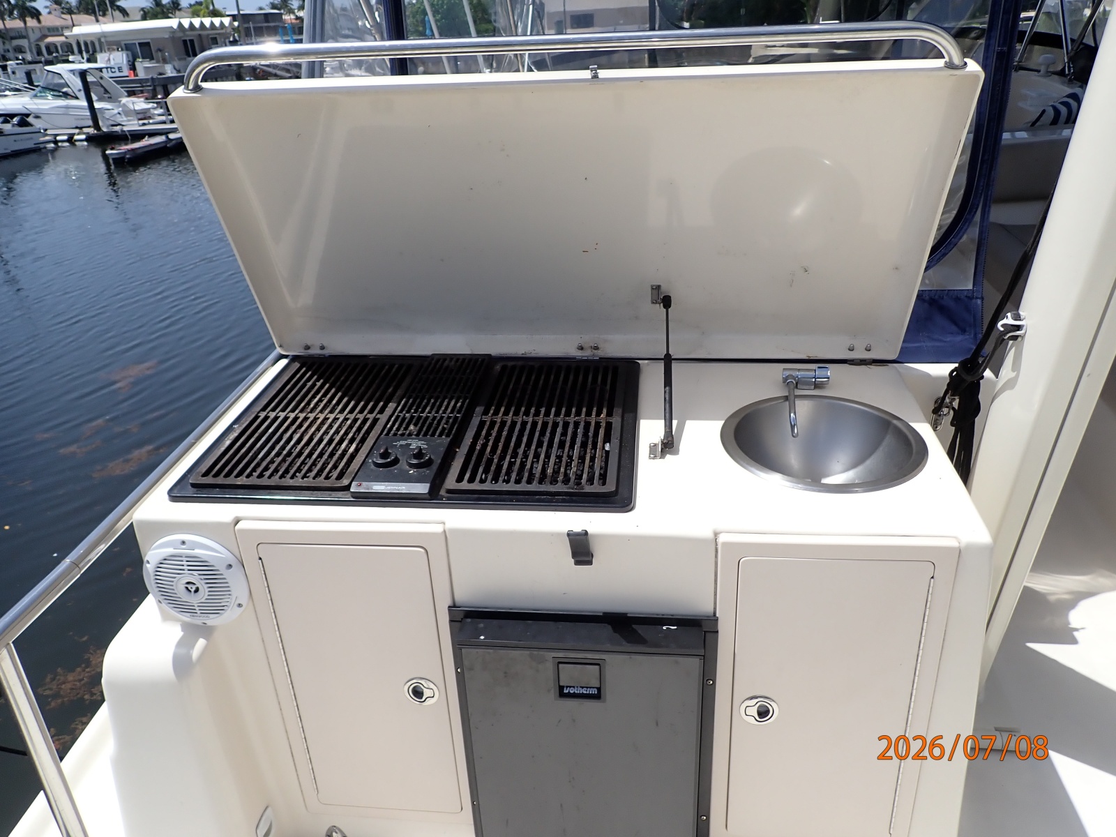 40' Mainshp sundeck wetbar2
