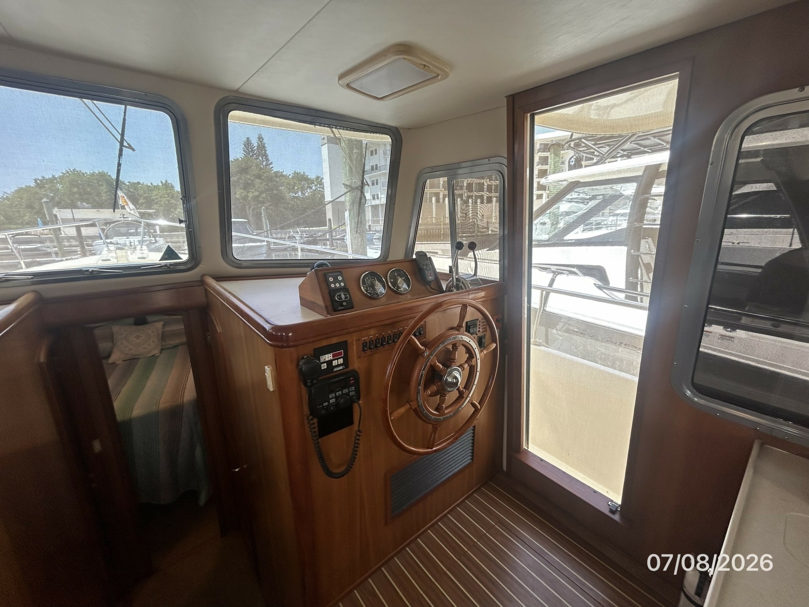 40' Mainship lower helm1