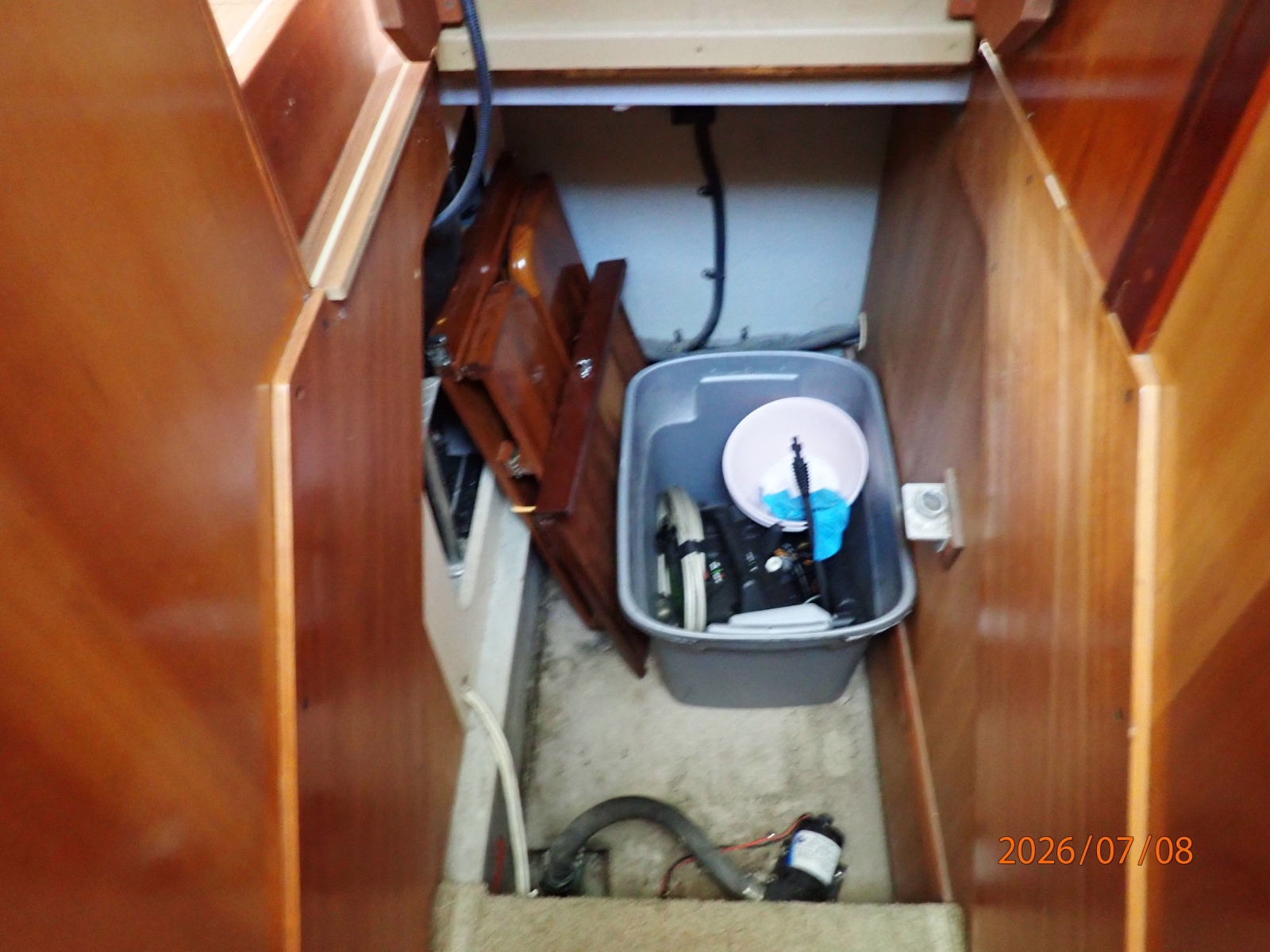 40' Mainship companionway storage