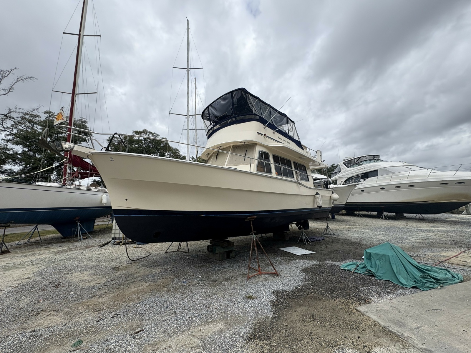 40' Mainship hauled out2