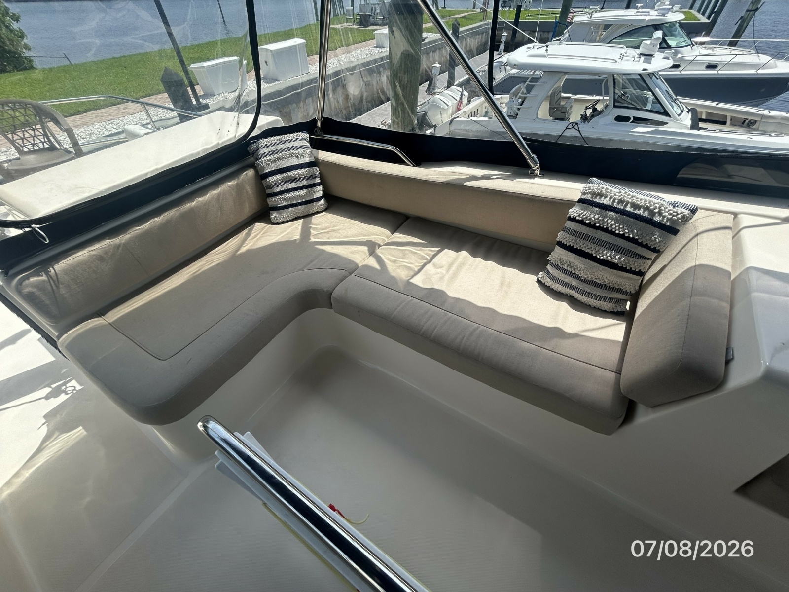 40' Mainship flybridge port aft seating