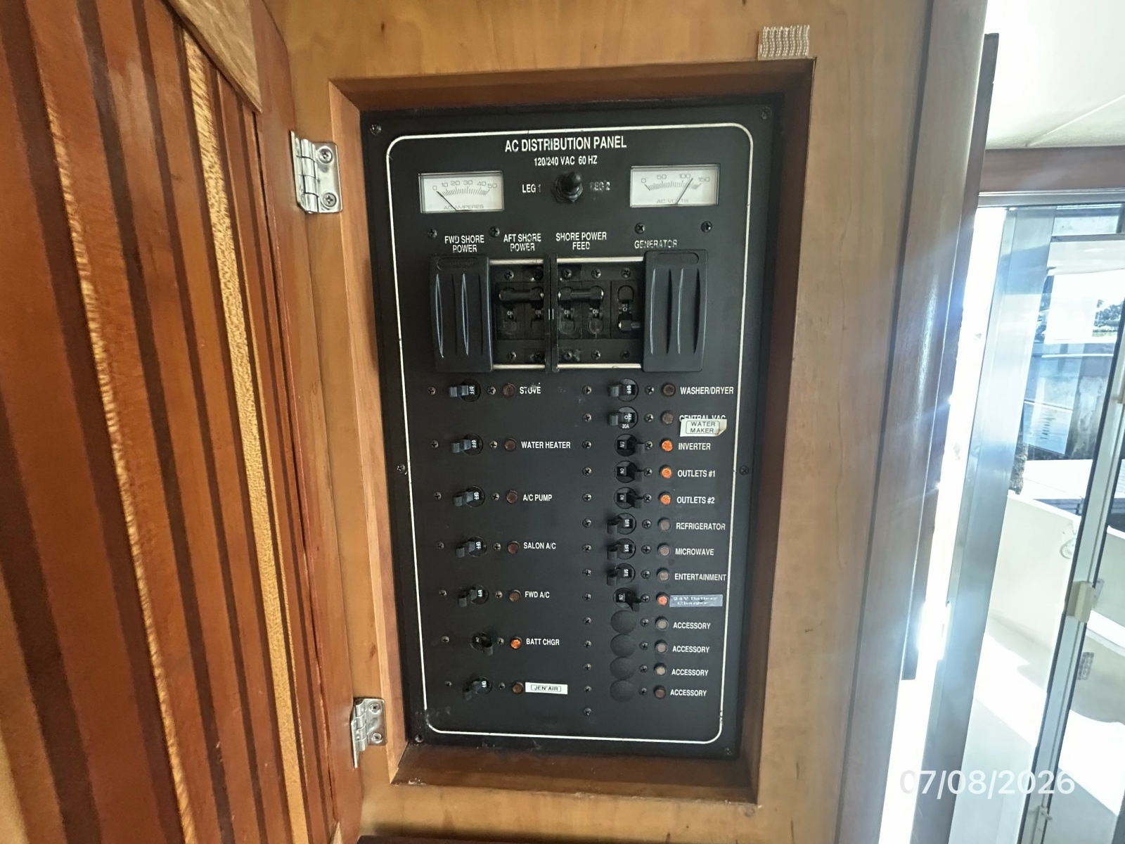 40' Mainship electrical panel2