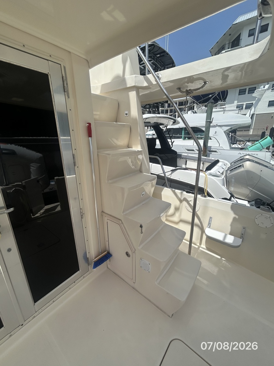 40' Mainship aftdeck-flybridge stairs