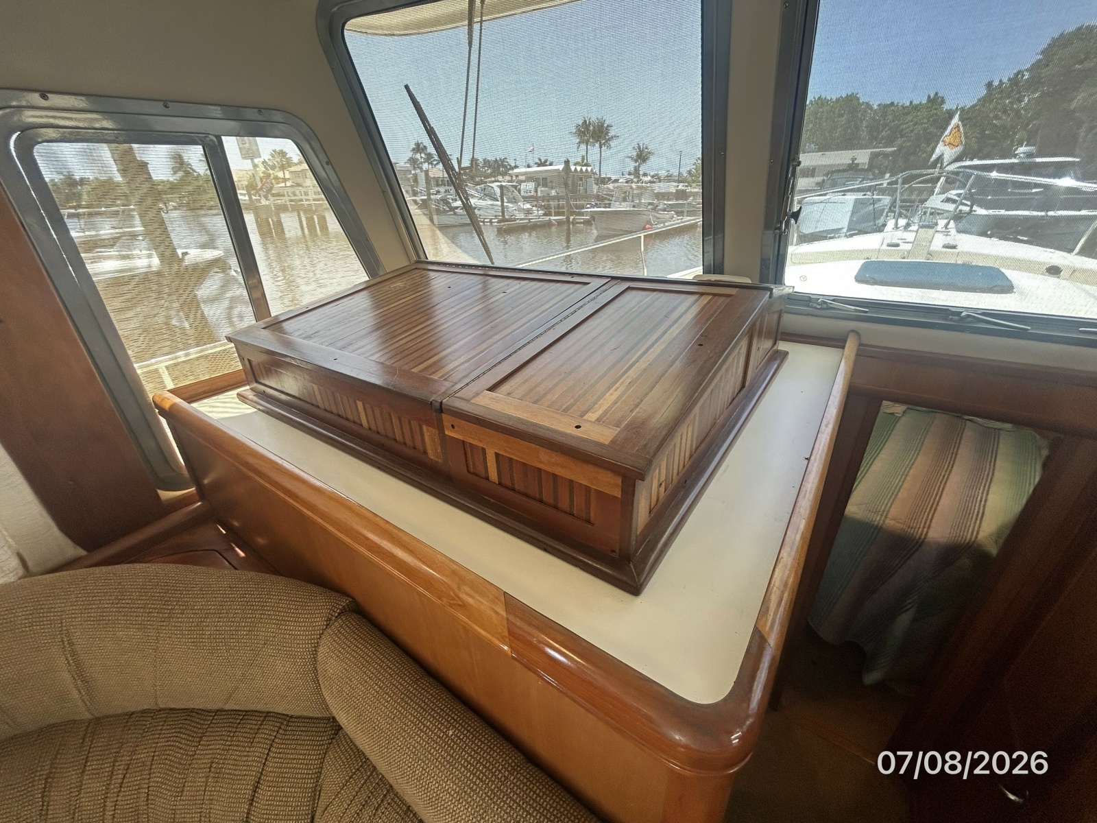 40' Mainship salon port forward storage