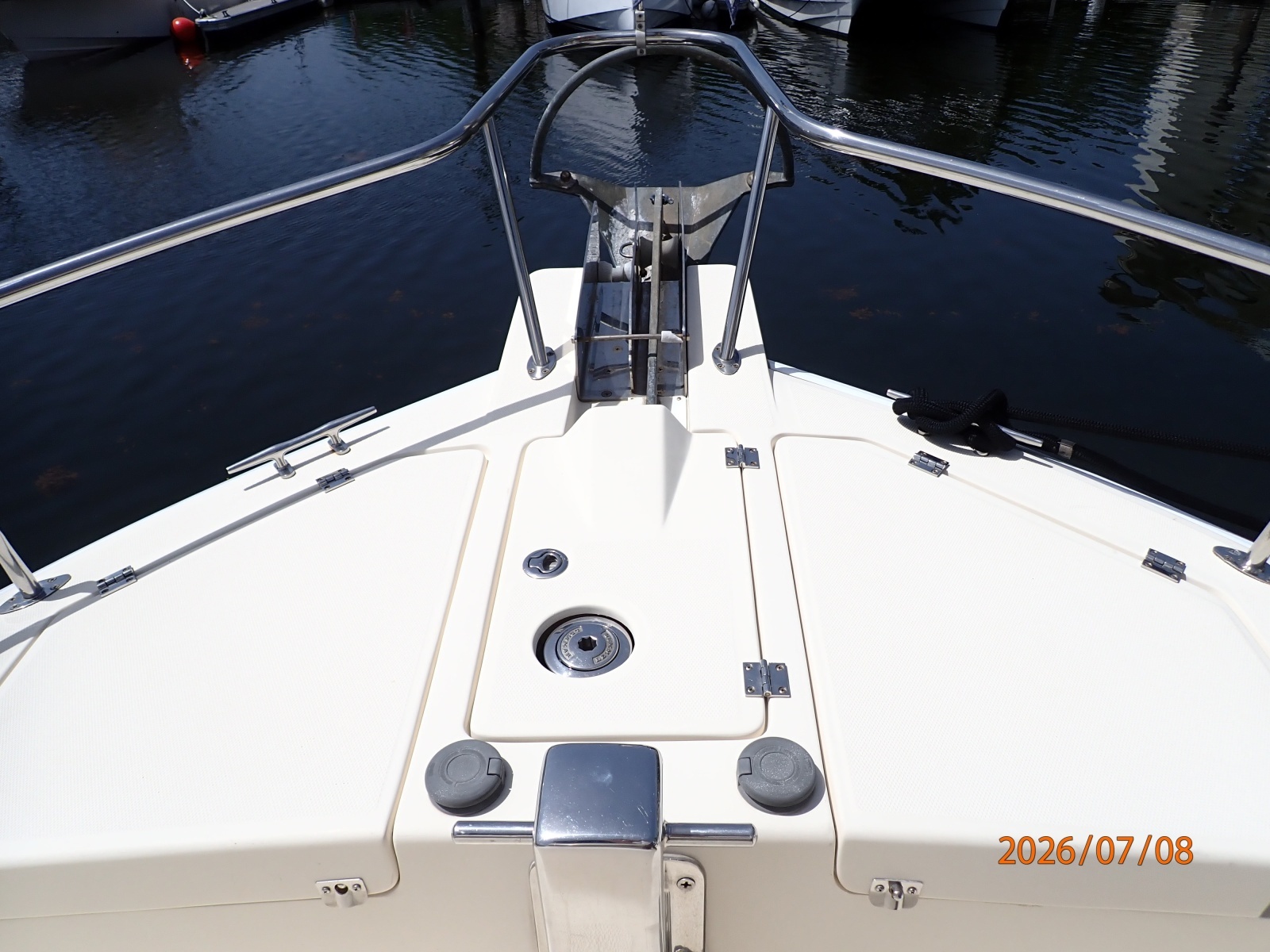 40' Mainship anchor windlass1