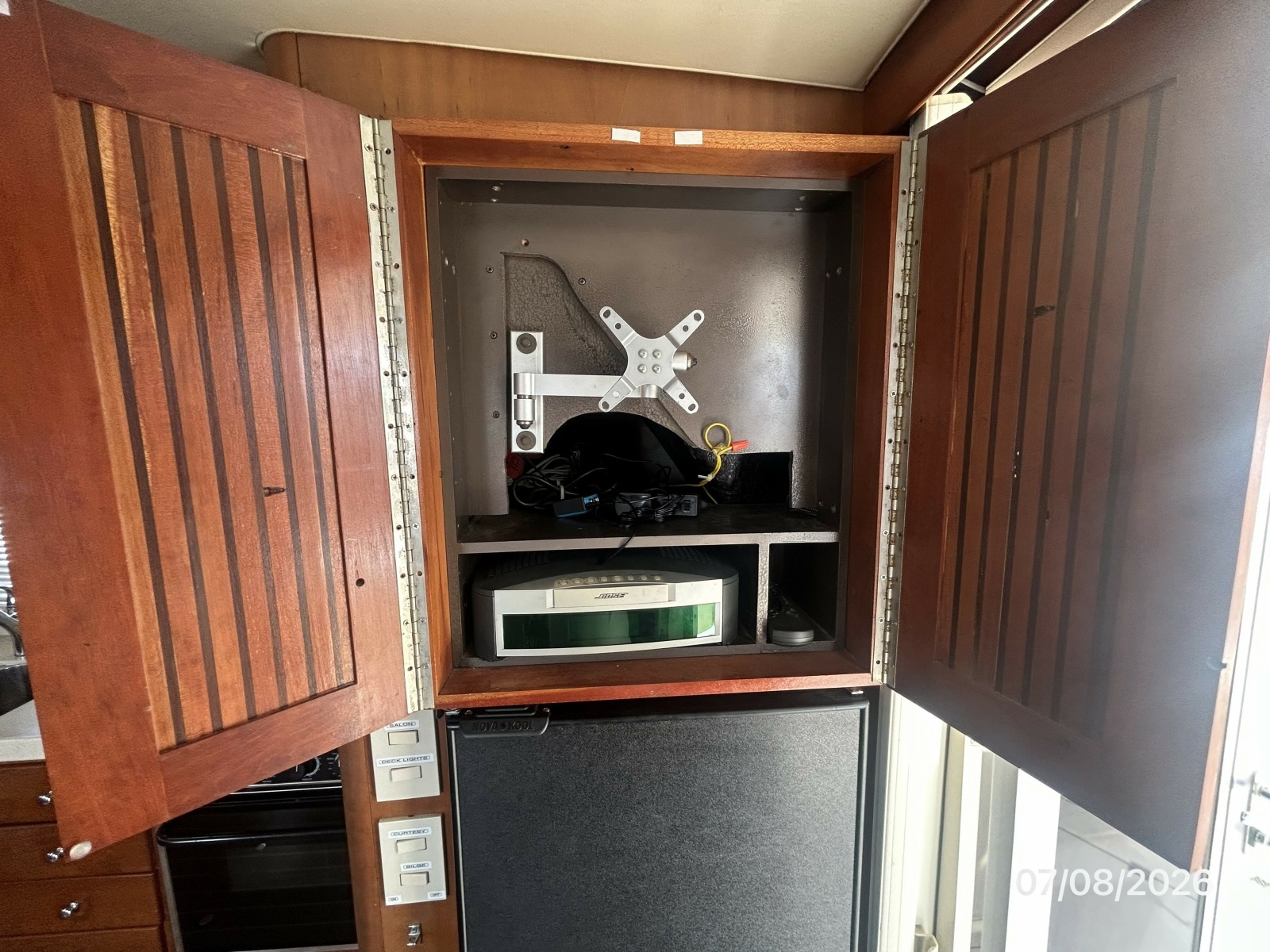 40' Mainship salon entertainment cabinet