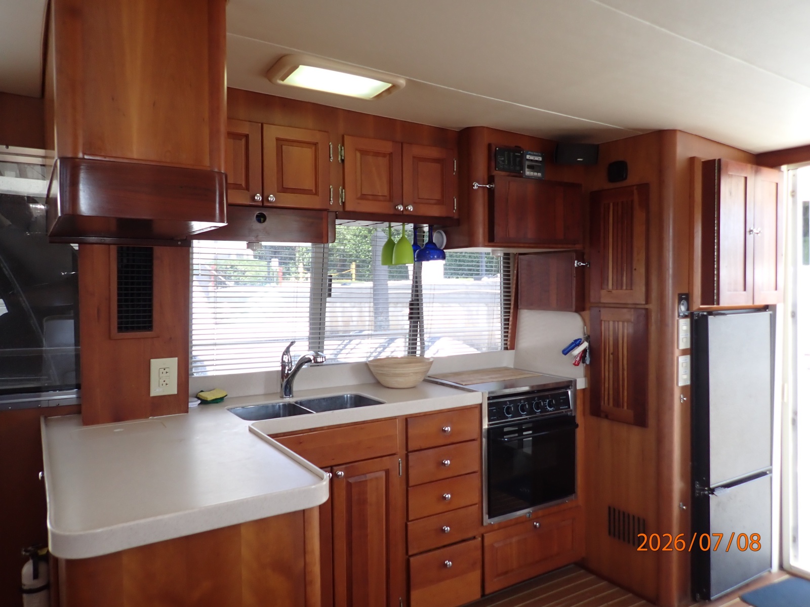 40' Mainship galley1