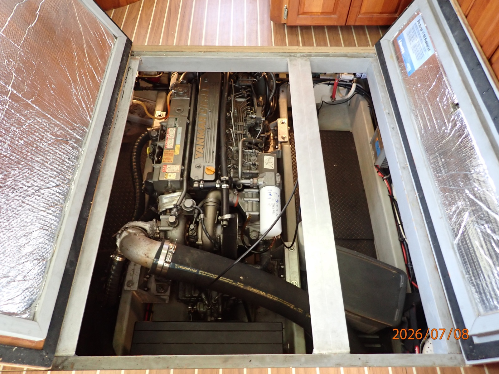 40' Mainship engine room access