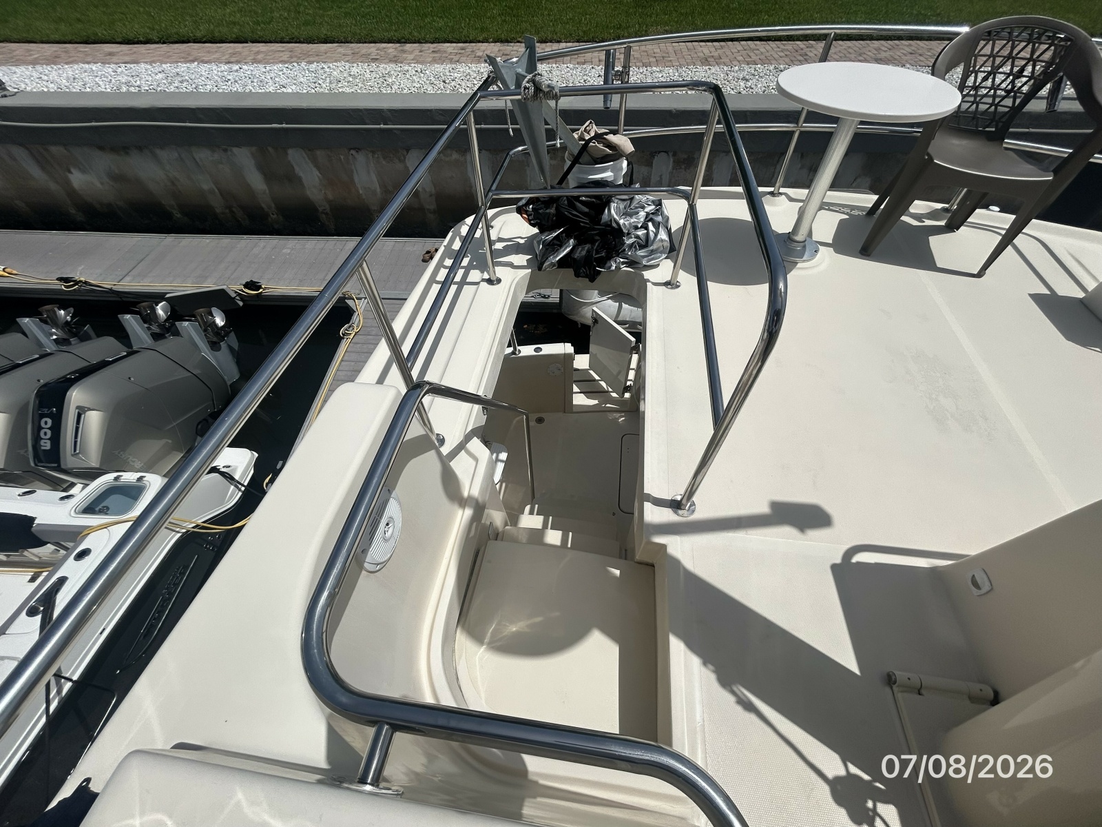 40' Mainship flybridge-aftdeck stairs