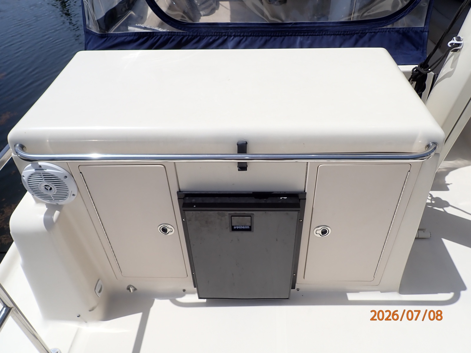 40' Mainship sundeck wetbar1