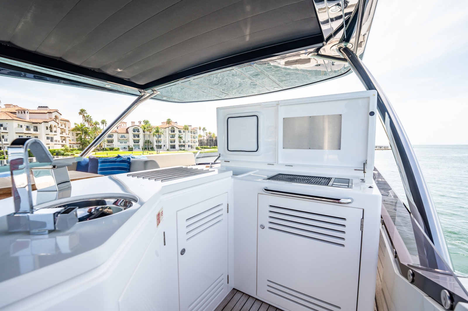 2025 Sunseeker 76 Yacht