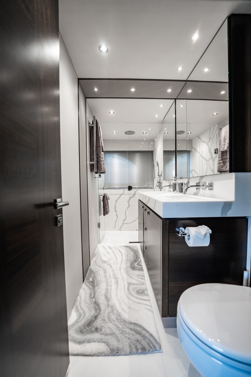 2025 Sunseeker 76 Yacht