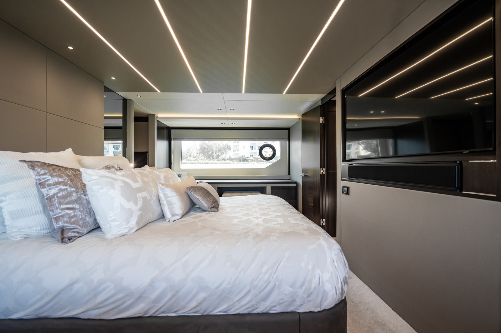 2025 Sunseeker 76 Yacht