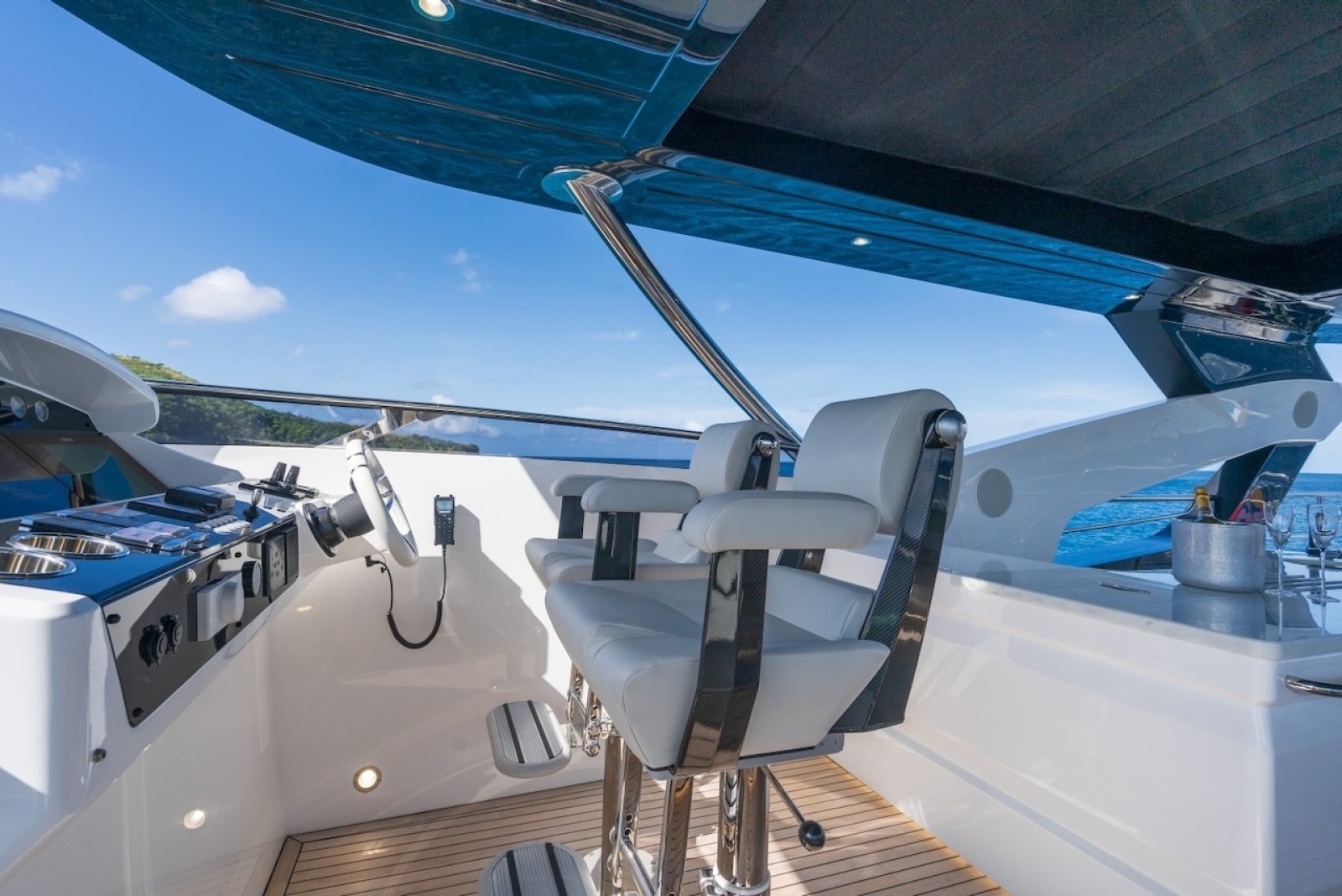 2024 Sunseeker 95 Yacht