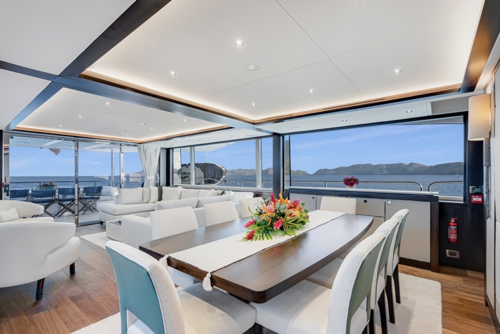 2024 Sunseeker 95 Yacht