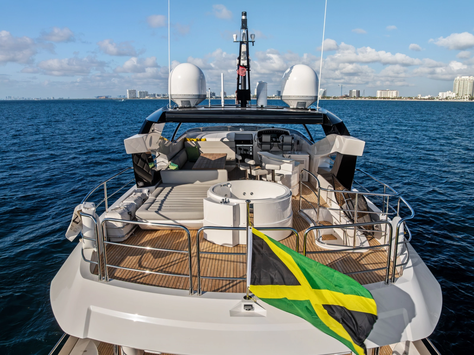 2024 Sunseeker 95 Yacht