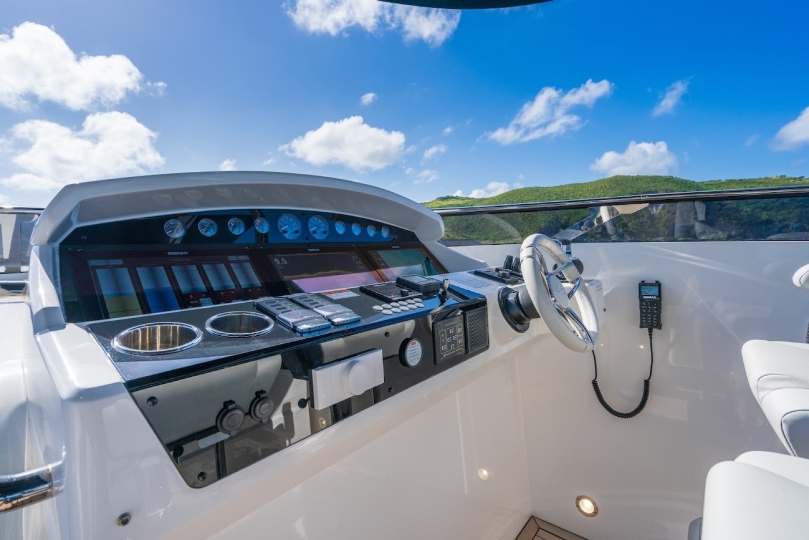 2024 Sunseeker 95 Yacht