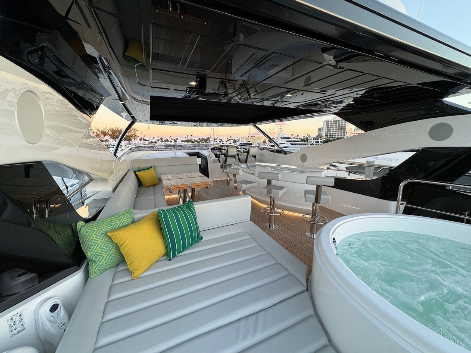 2024 Sunseeker 95 Yacht