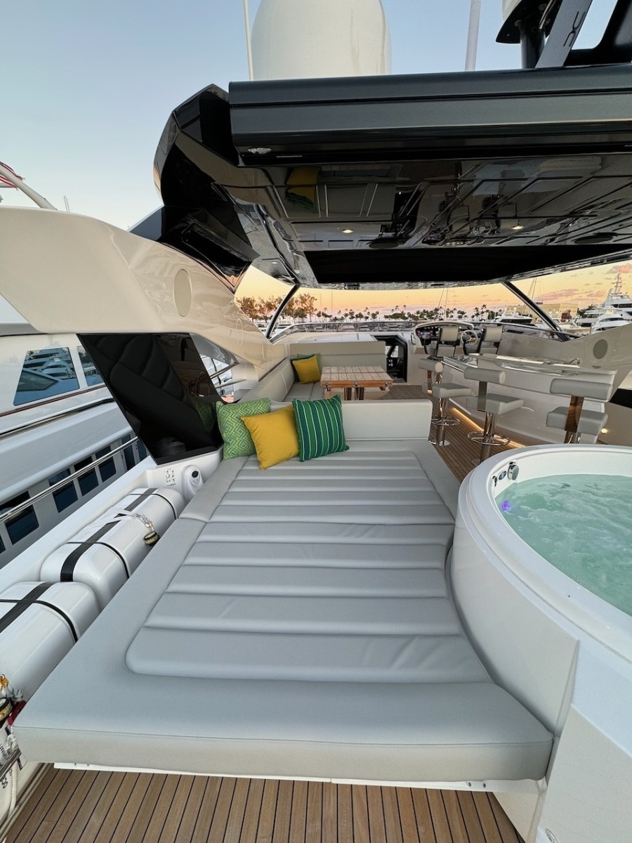 2024 Sunseeker 95 Yacht