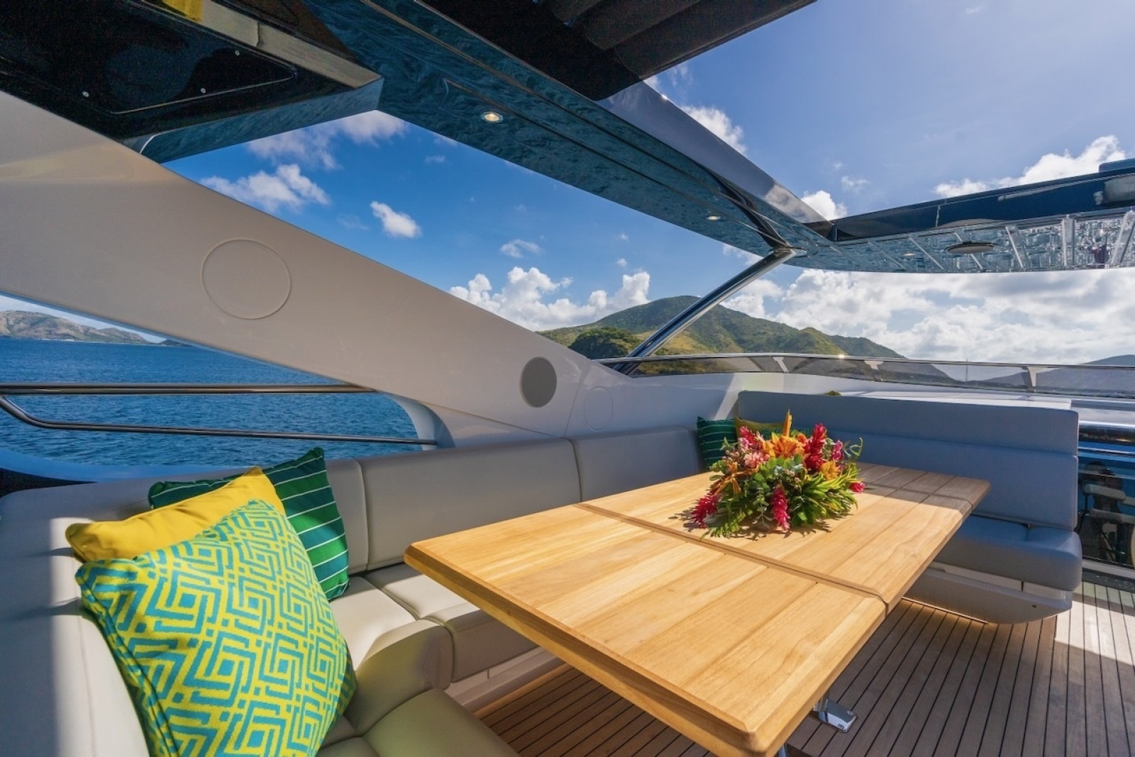 2024 Sunseeker 95 Yacht