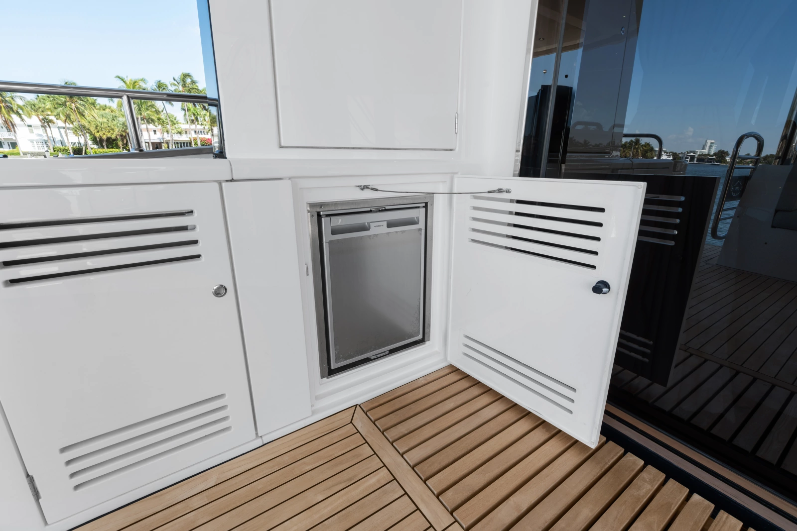 2024 Sunseeker 95 Yacht