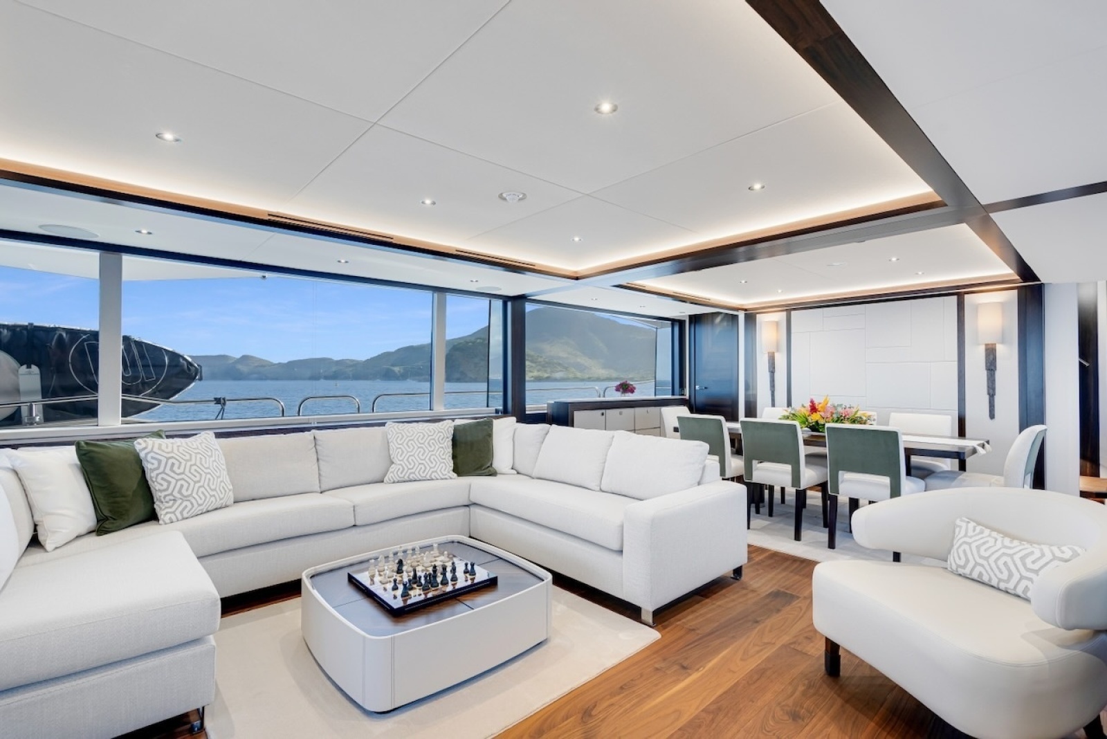 2024 Sunseeker 95 Yacht