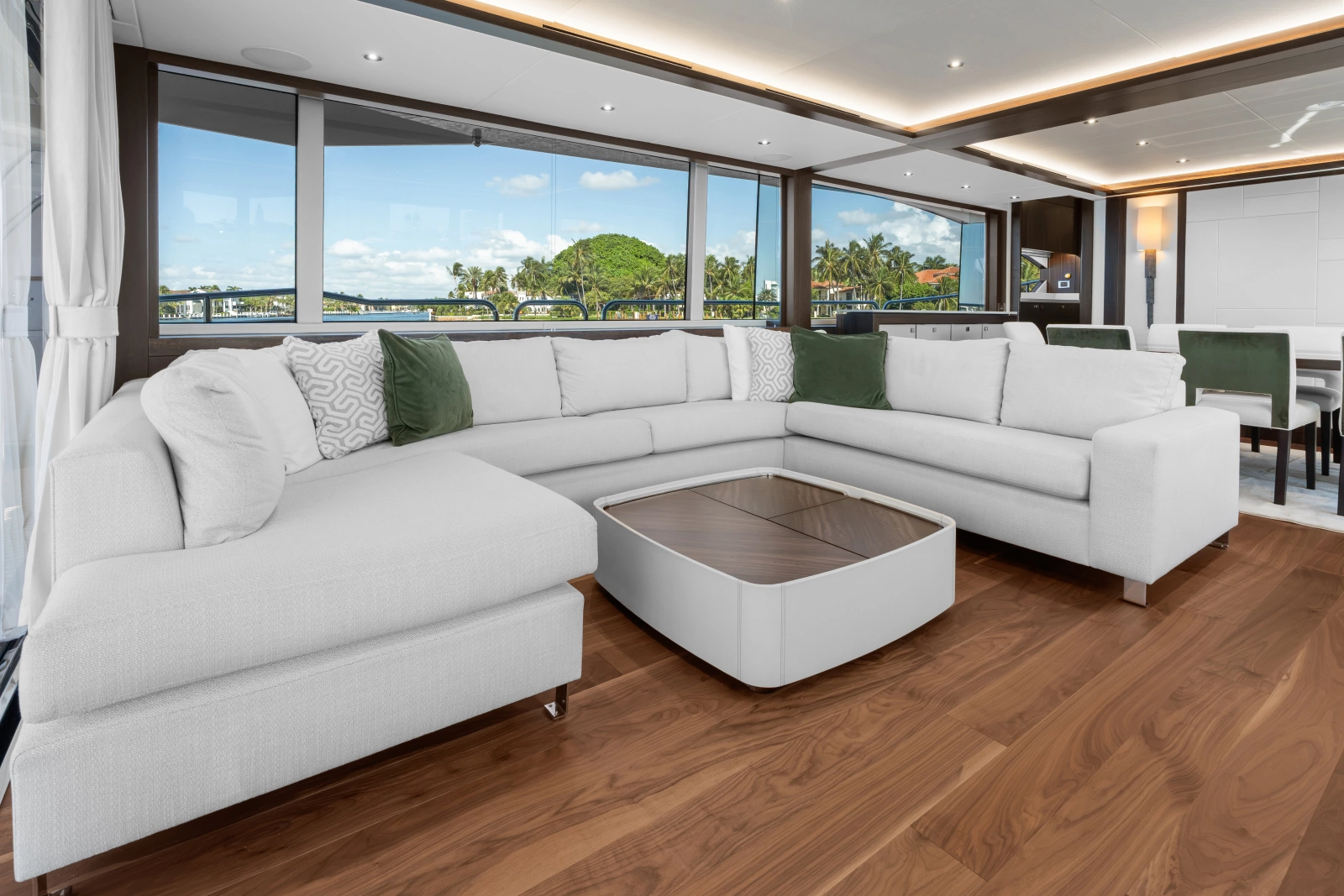 2024 Sunseeker 95 Yacht