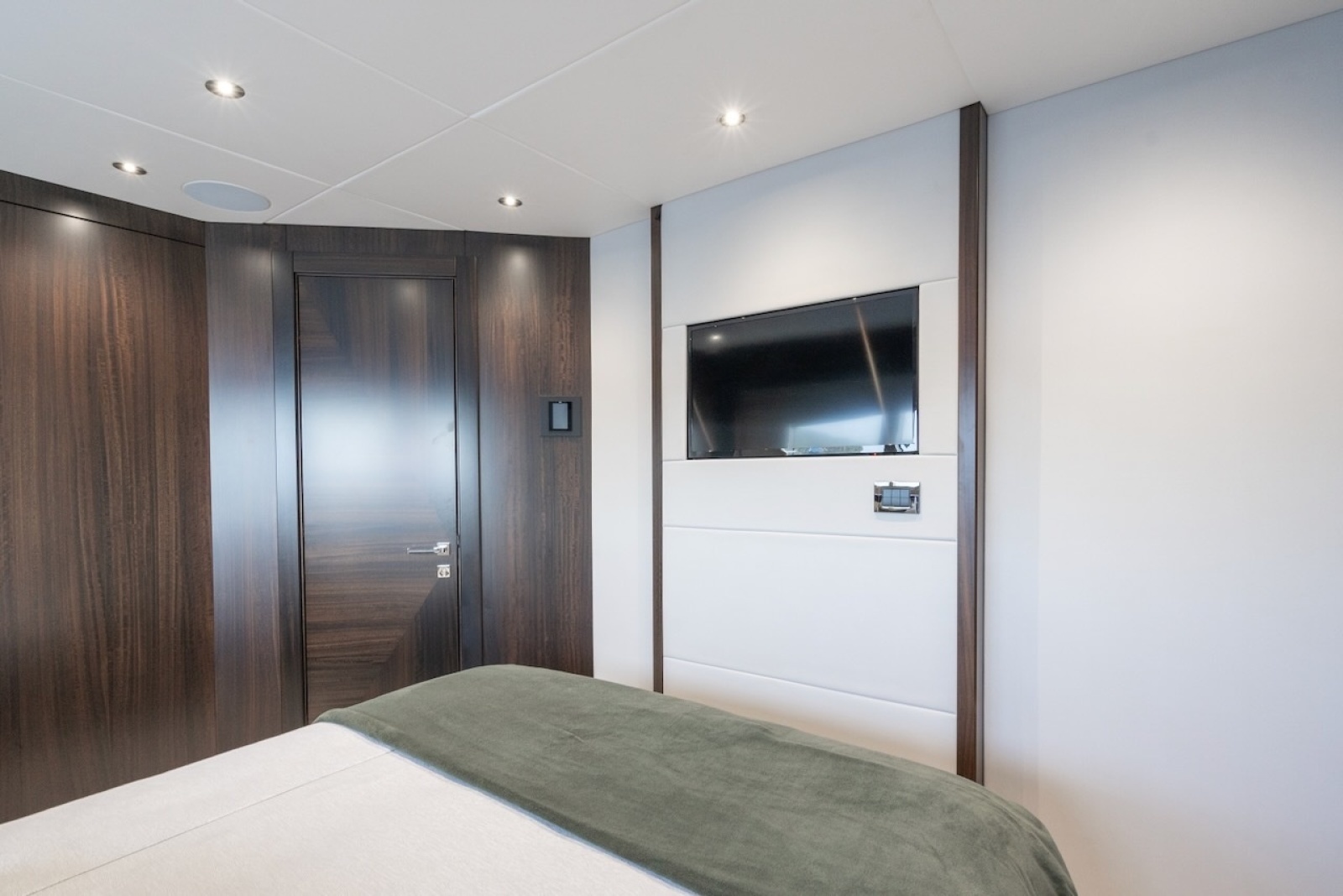2024 Sunseeker 95 Yacht