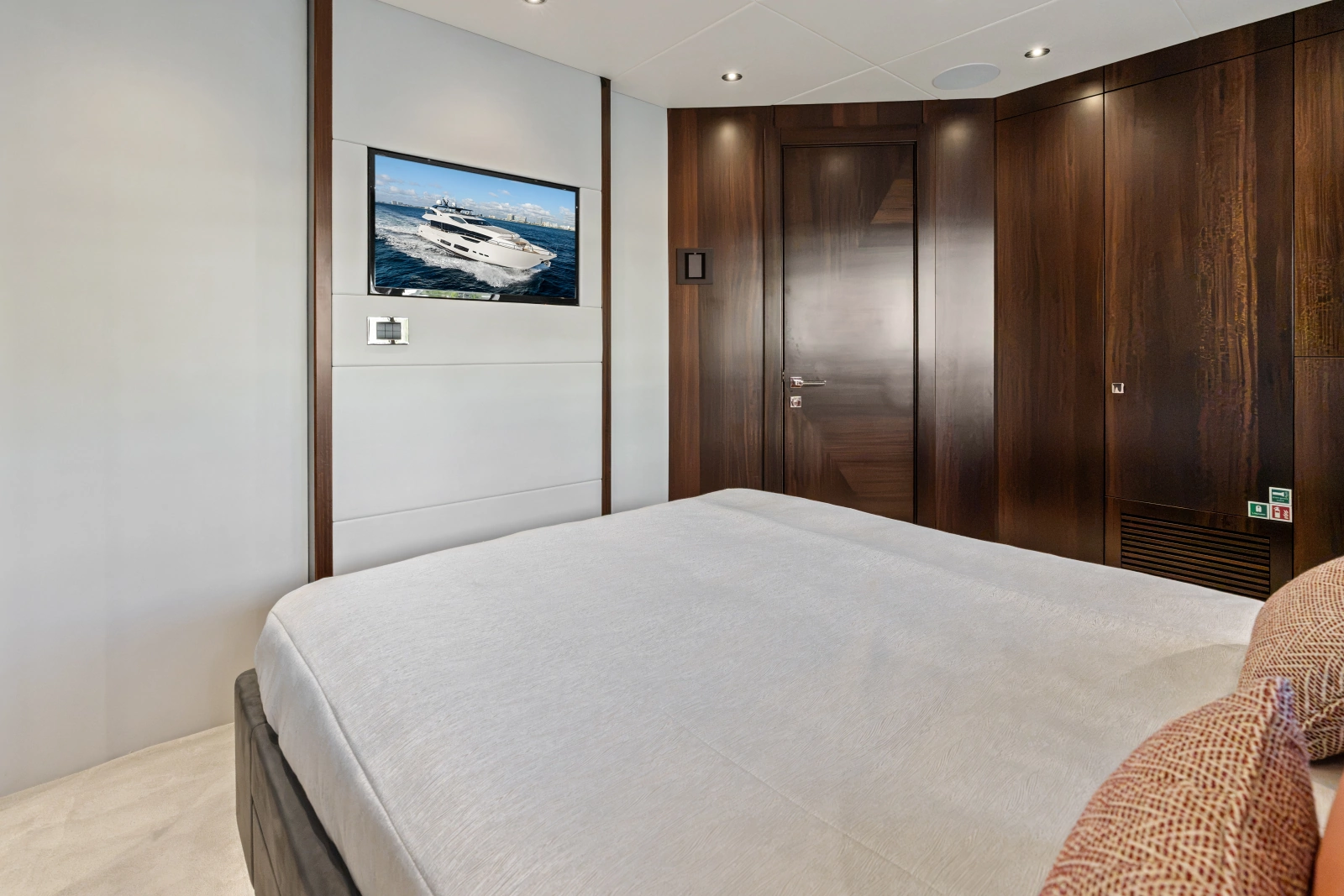2024 Sunseeker 95 Yacht