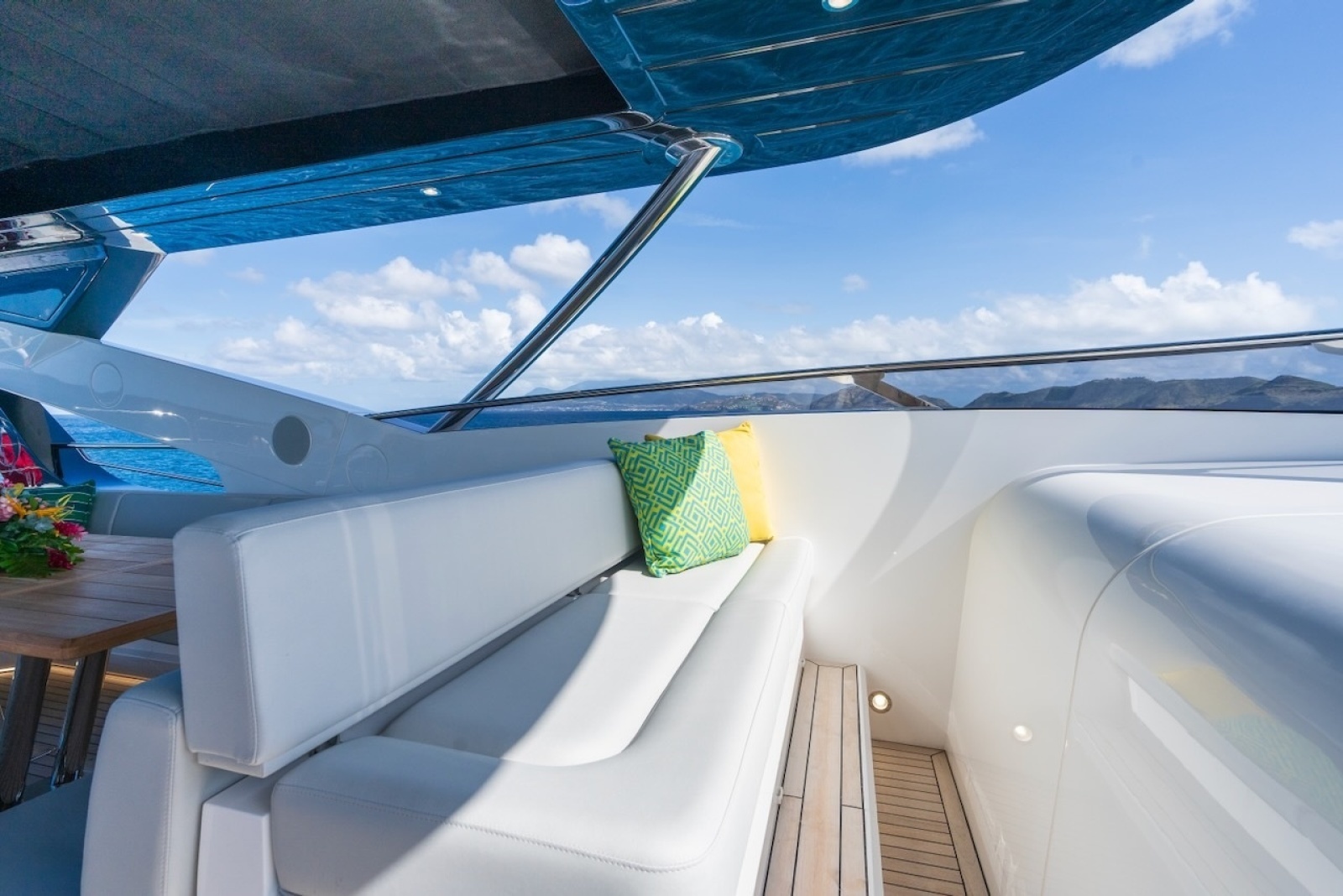 2024 Sunseeker 95 Yacht
