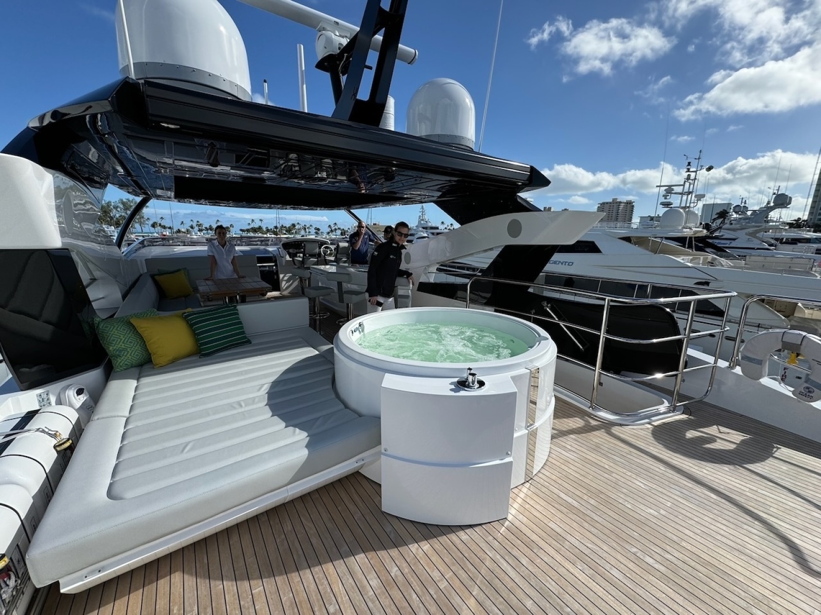 2024 Sunseeker 95 Yacht