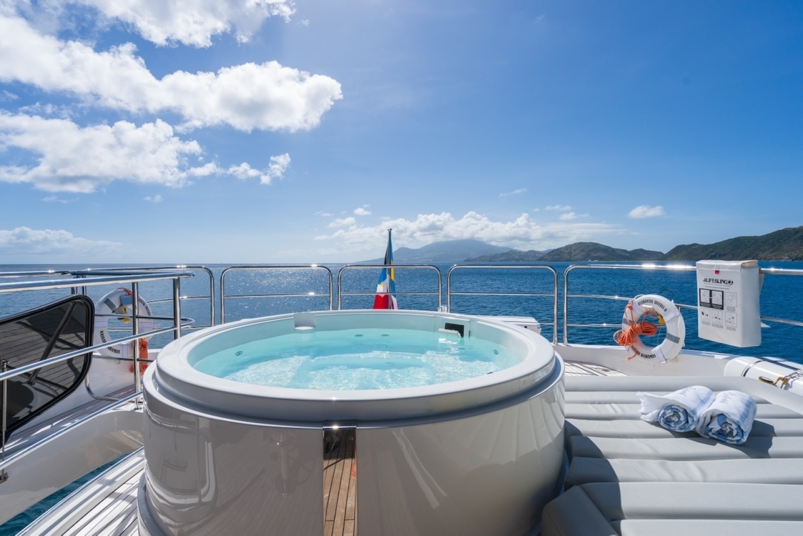 2024 Sunseeker 95 Yacht