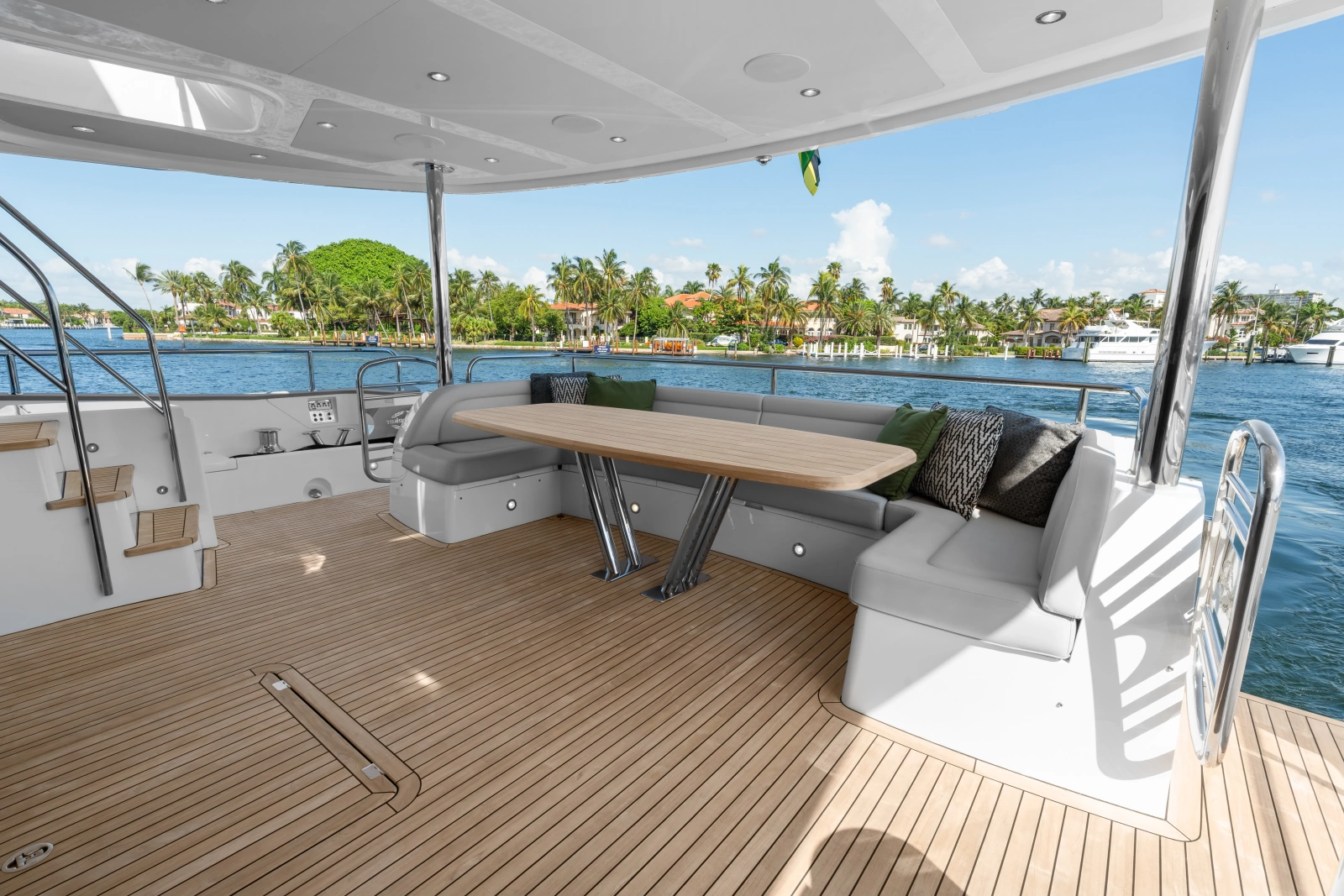 2024 Sunseeker 95 Yacht