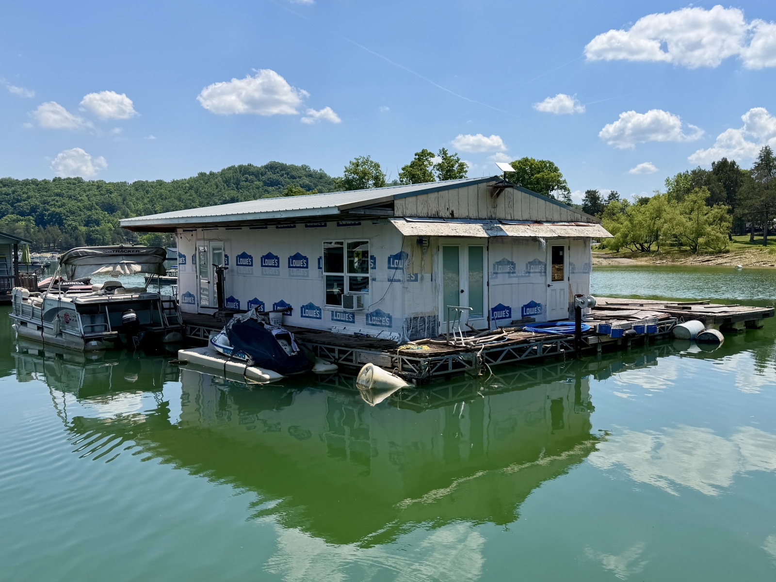 2000 Custom 22 x 30 Floating Cabin - Approx 660sqft