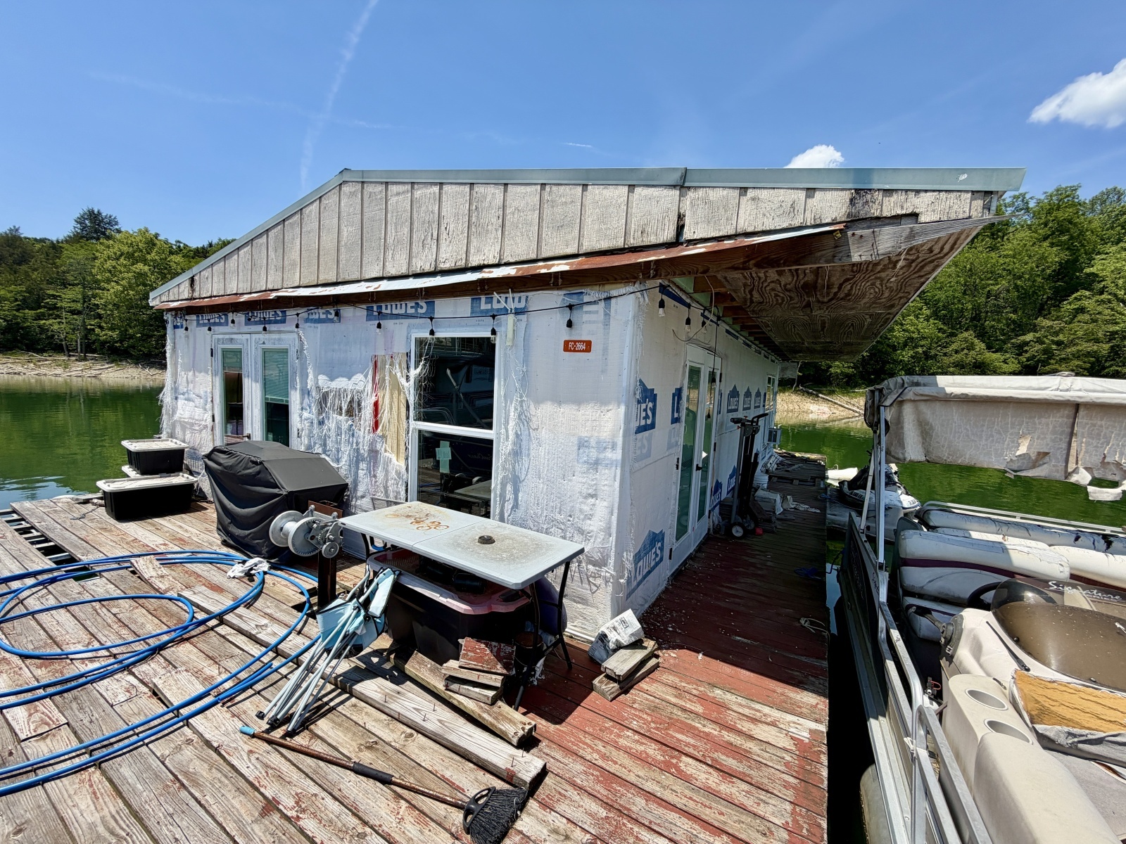 2000 Custom 22 x 30 Floating Cabin - Approx 660sqft