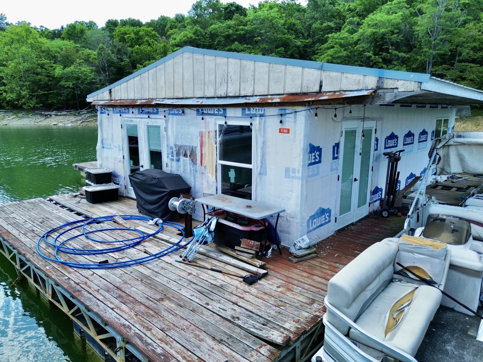 2000 Custom 22 x 30 Floating Cabin - Approx 660sqft