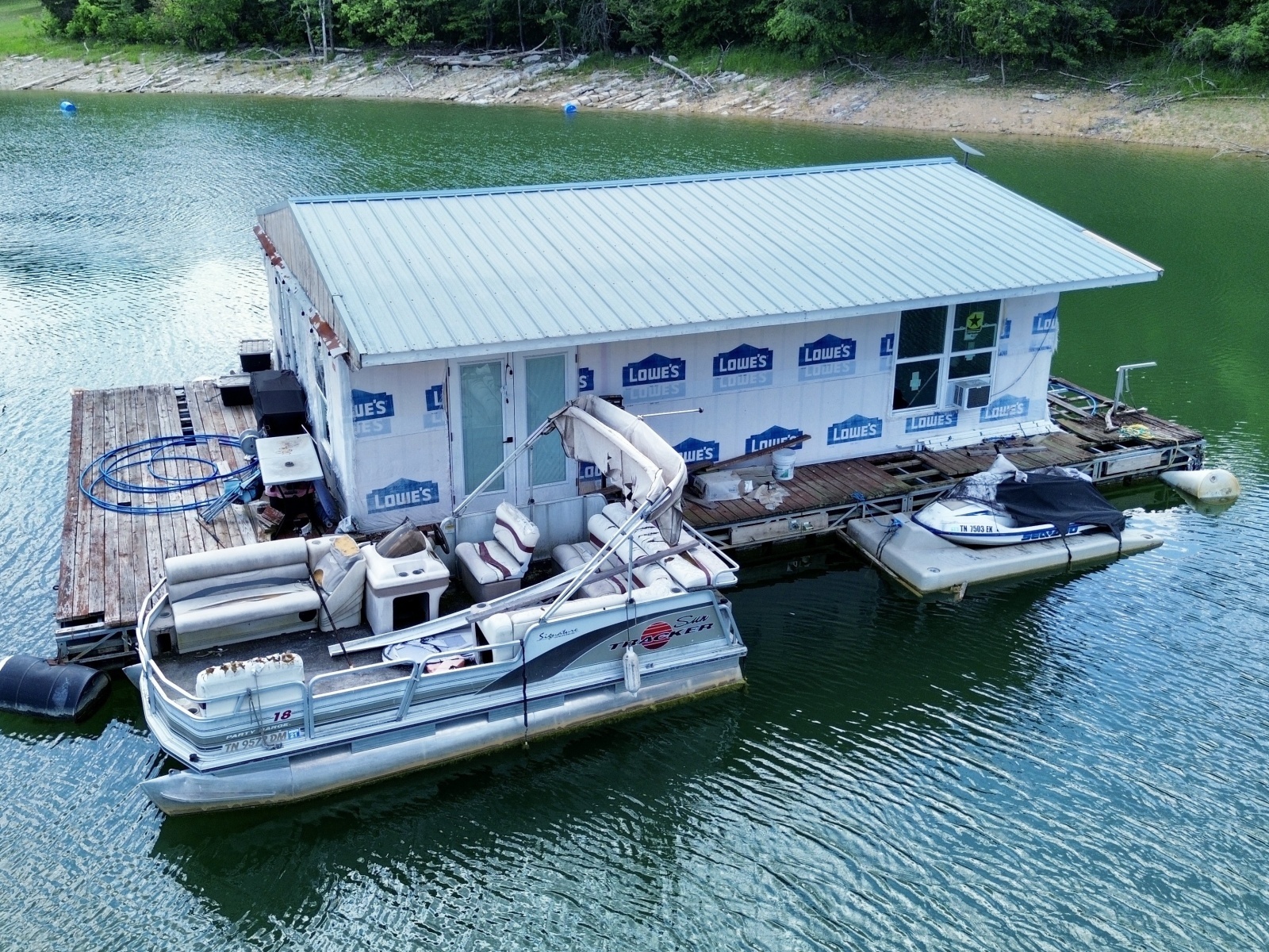 2000 Custom 22 x 30 Floating Cabin - Approx 660sqft
