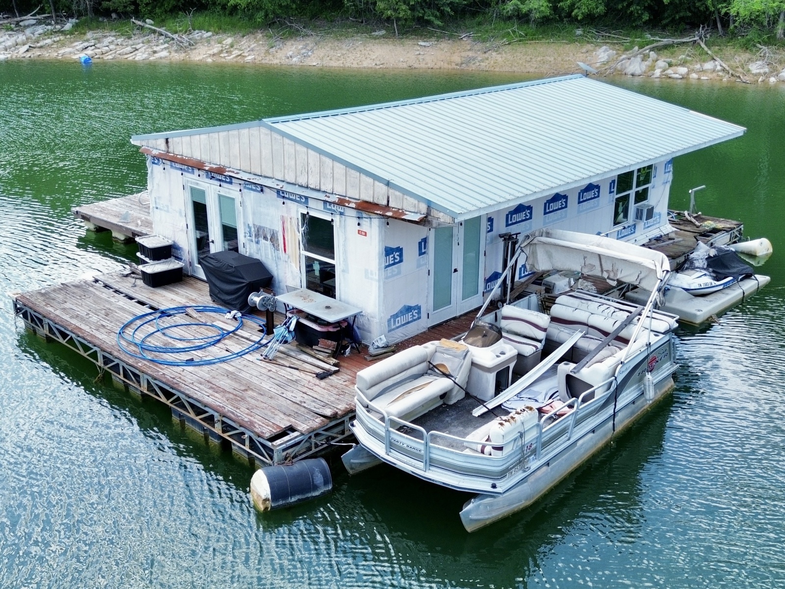 2000 Custom 22 x 30 Floating Cabin - Approx 660sqft
