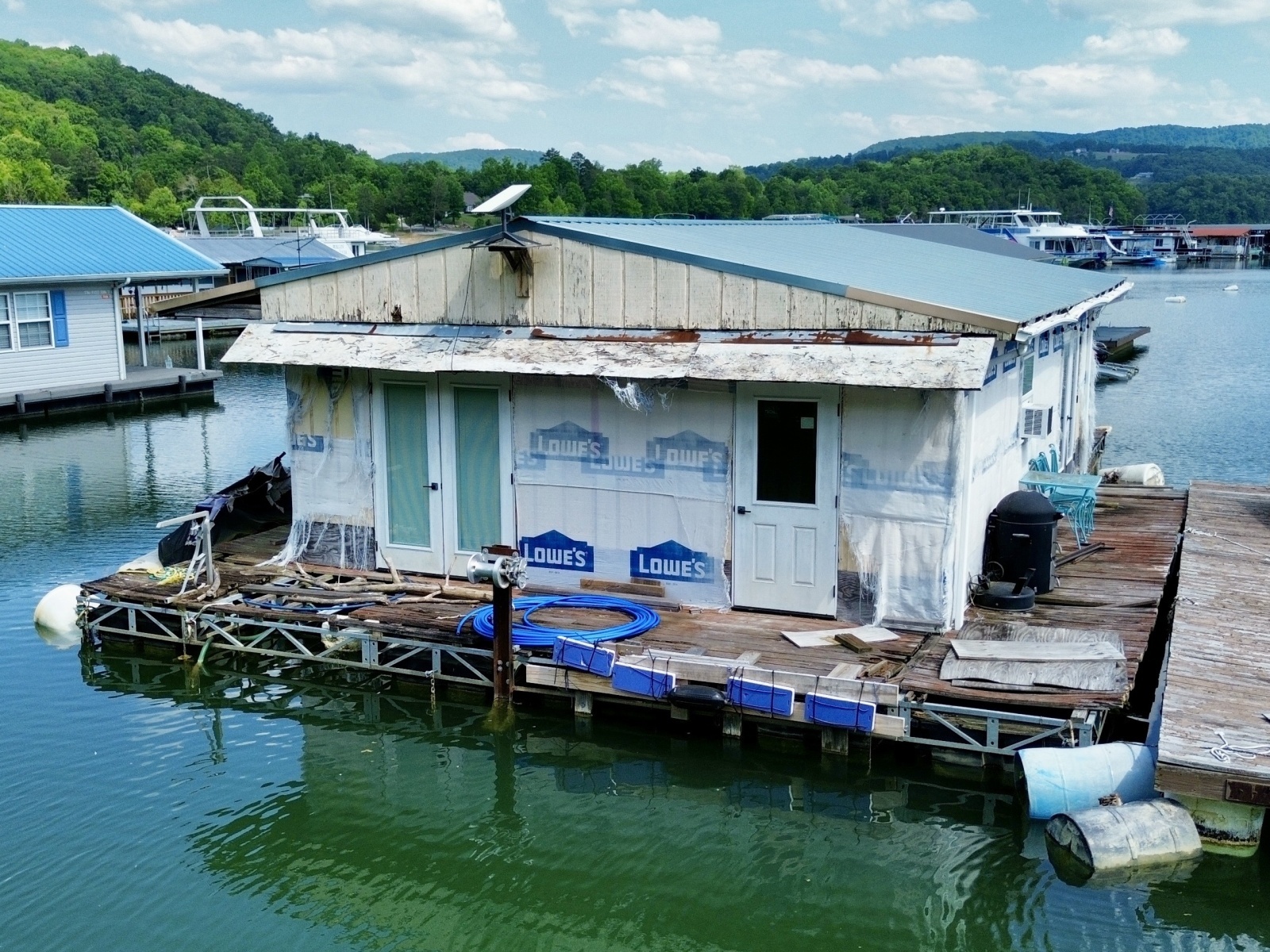 2000 Custom 22 x 30 Floating Cabin - Approx 660sqft