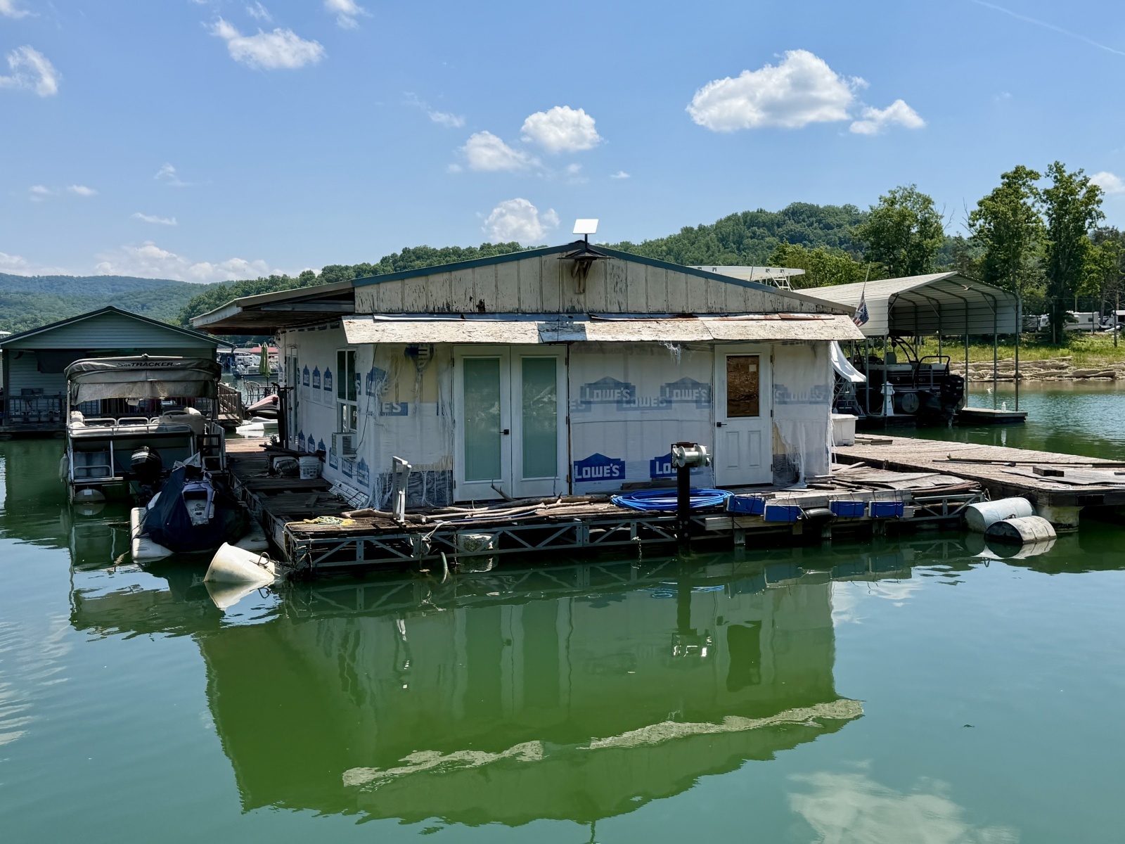 2000 Custom 22 x 30 Floating Cabin - Approx 660sqft