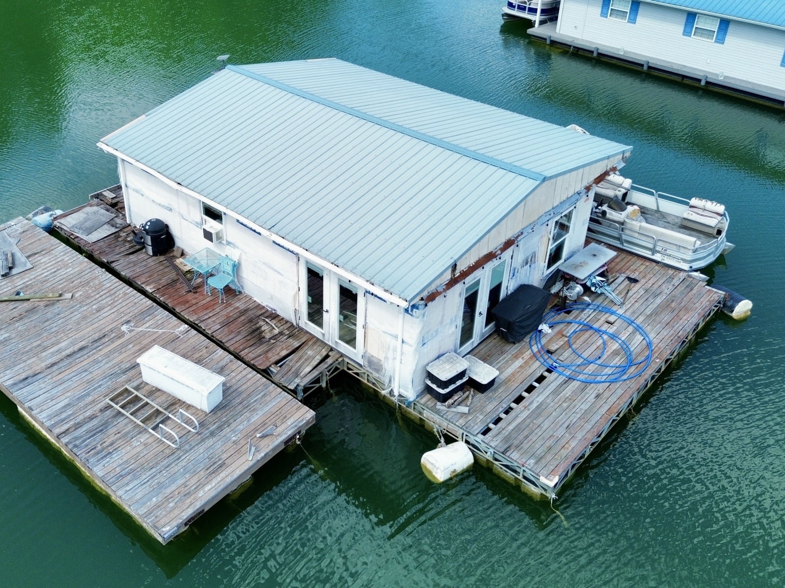 2000 Custom 22 x 30 Floating Cabin - Approx 660sqft