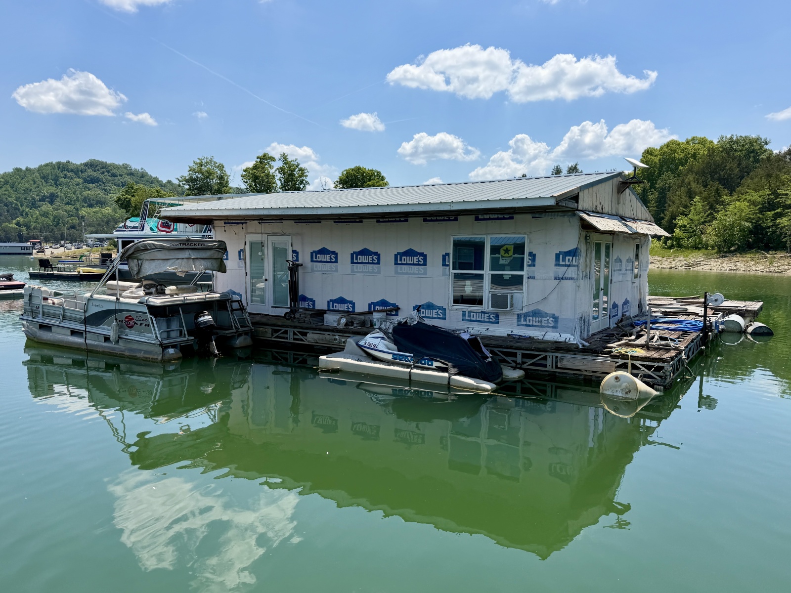 2000 Custom 22 x 30 Floating Cabin - Approx 660sqft