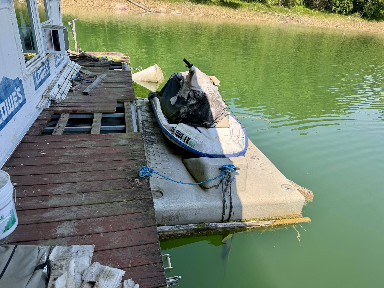 2000 Custom 22 x 30 Floating Cabin - Approx 660sqft