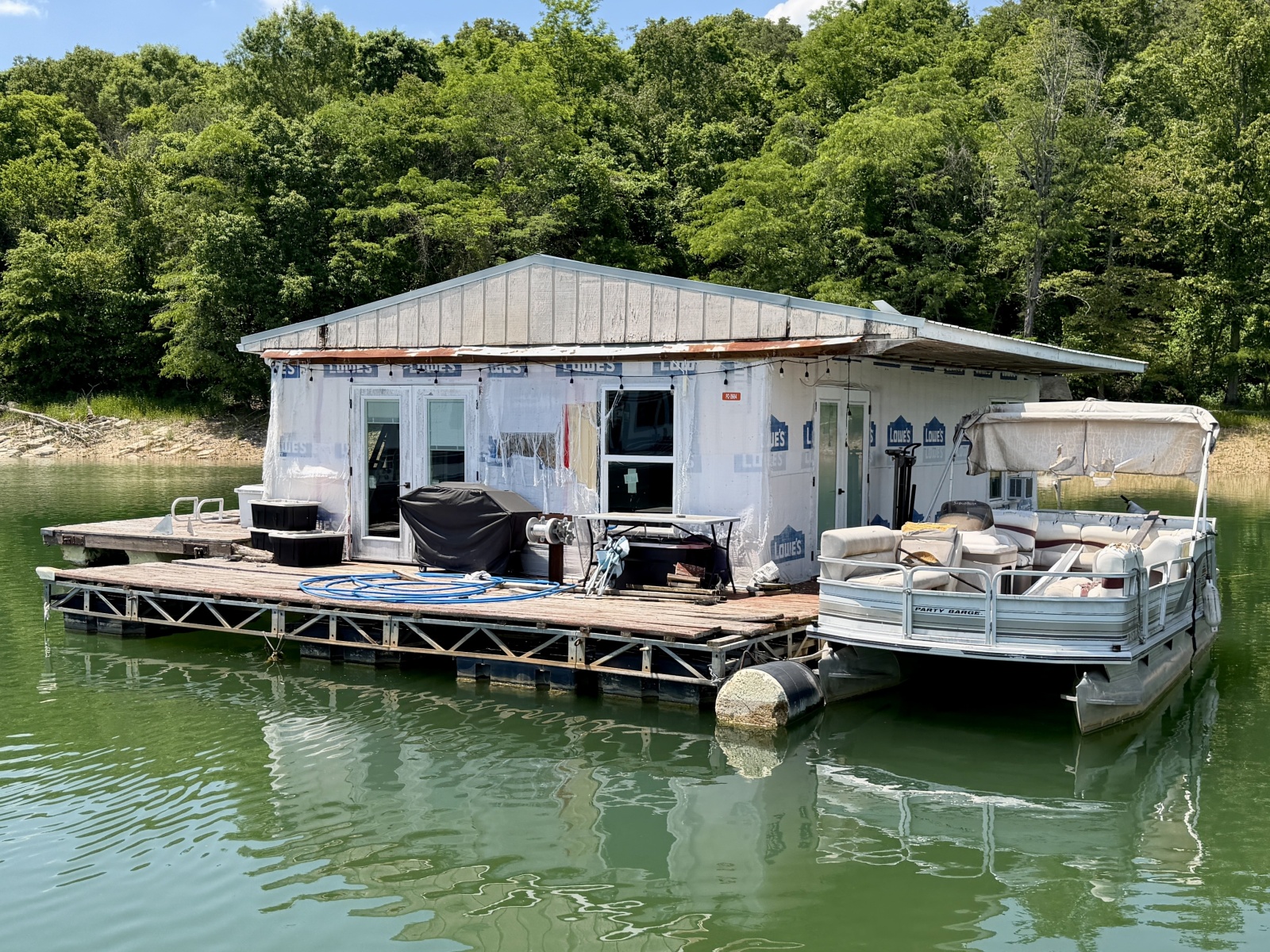 2000 Custom 22 x 30 Floating Cabin - Approx 660sqft