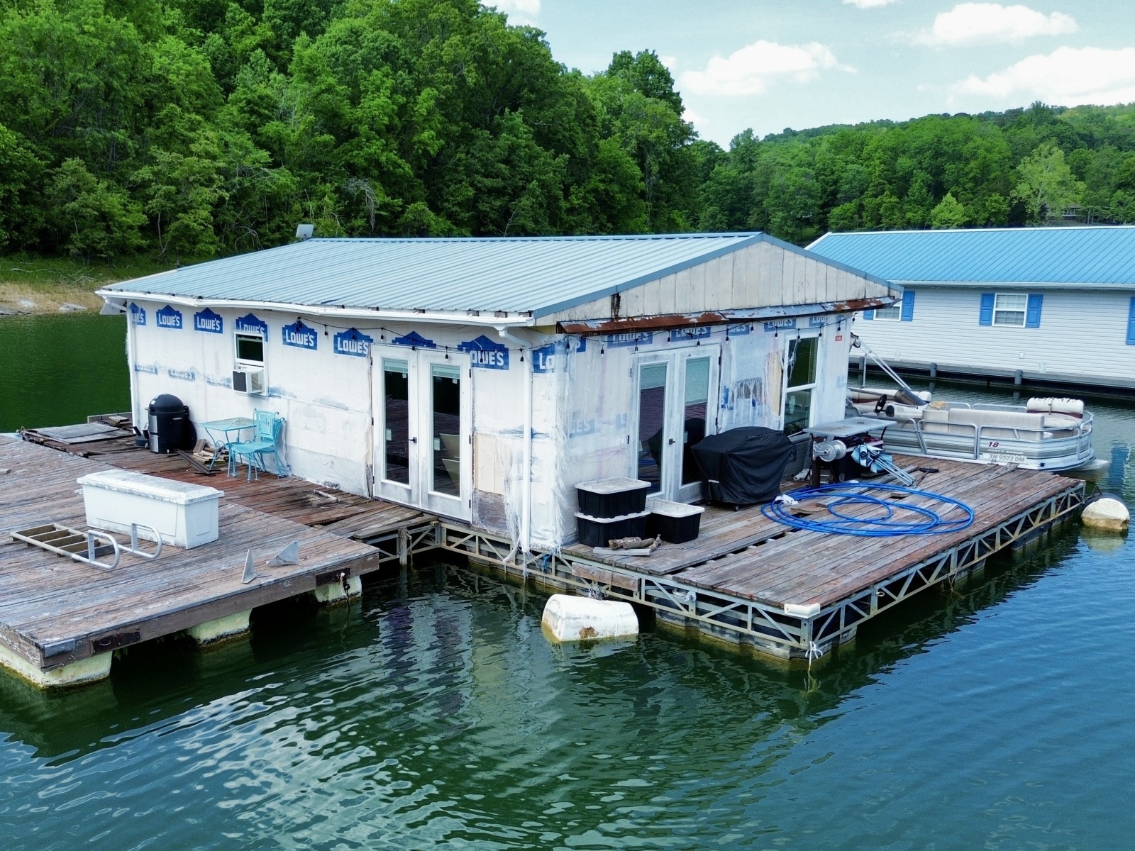 2000 Custom 22 x 30 Floating Cabin - Approx 660sqft